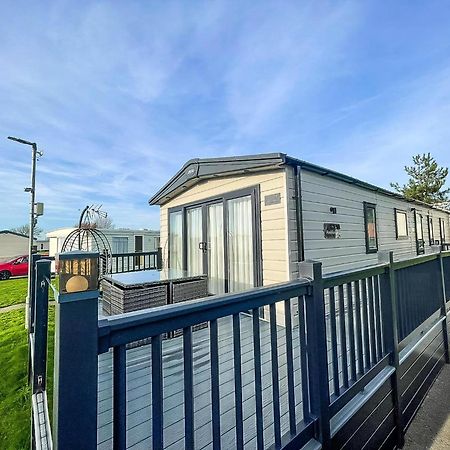 Stunning 8 Berth Caravan With Decking At Kessingland Beach Ref 90017D Benacre Kültér fotó