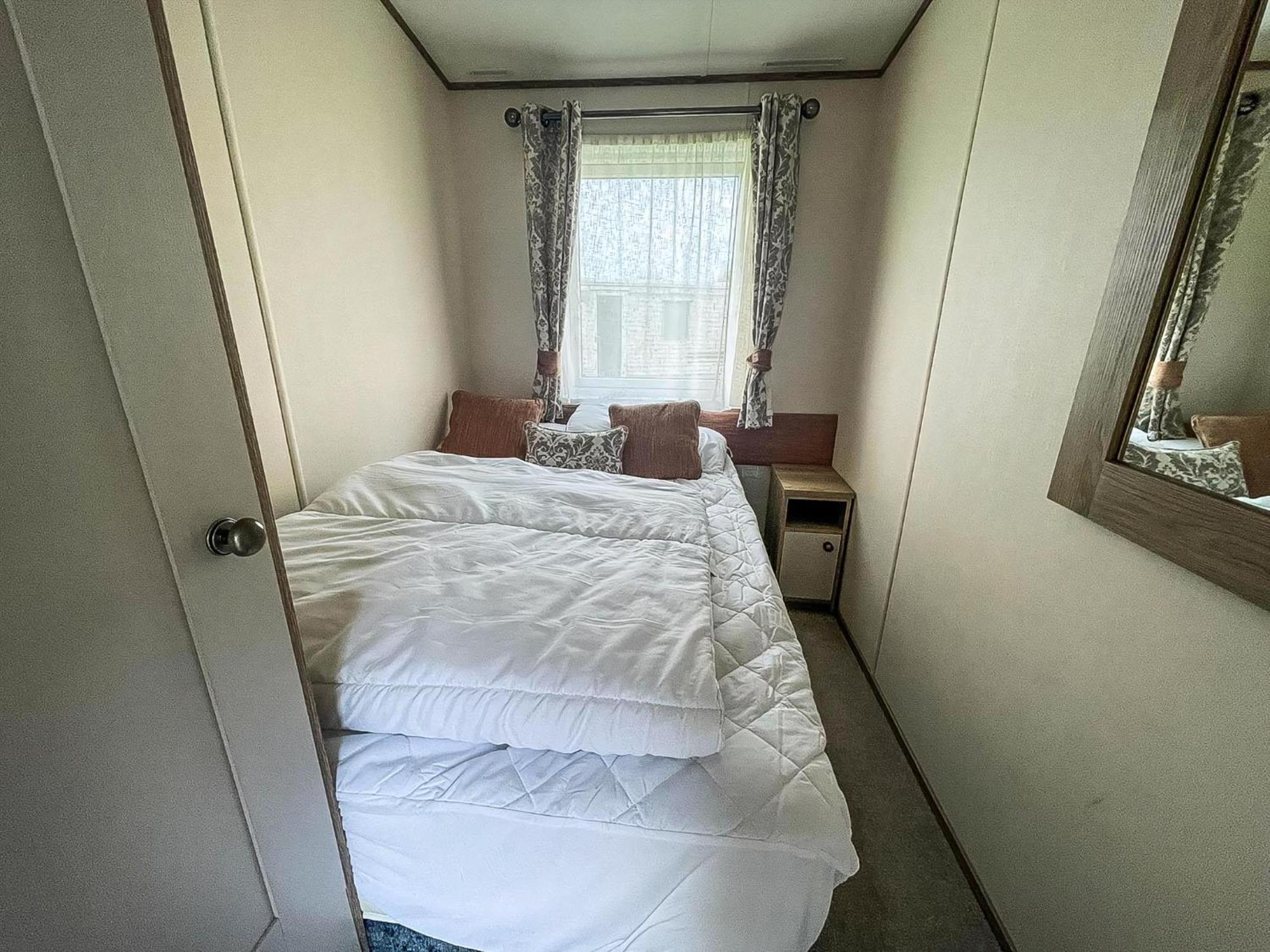 Stunning 8 Berth Caravan With Decking At Kessingland Beach Ref 90017D Benacre Kültér fotó