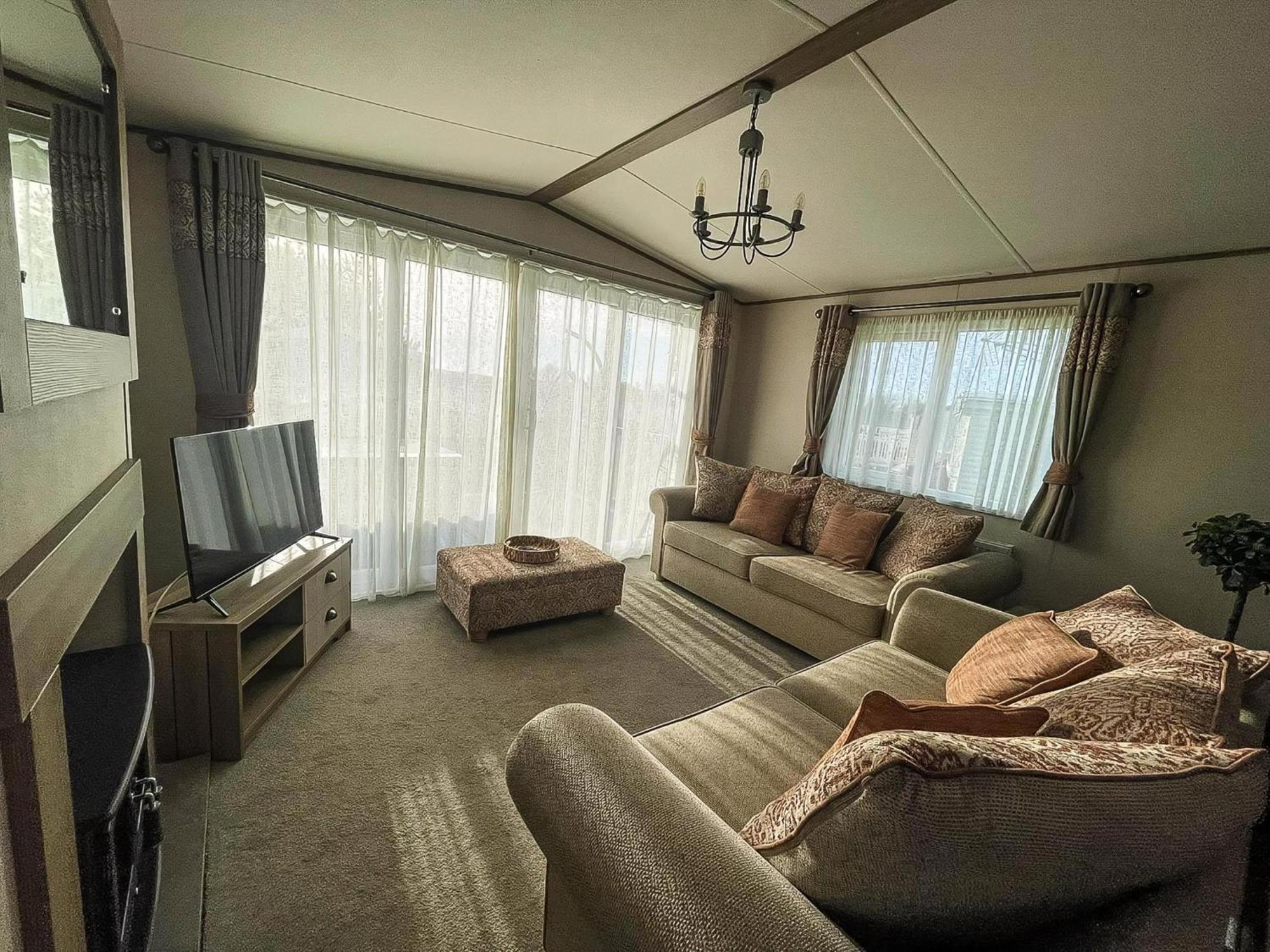 Stunning 8 Berth Caravan With Decking At Kessingland Beach Ref 90017D Benacre Kültér fotó